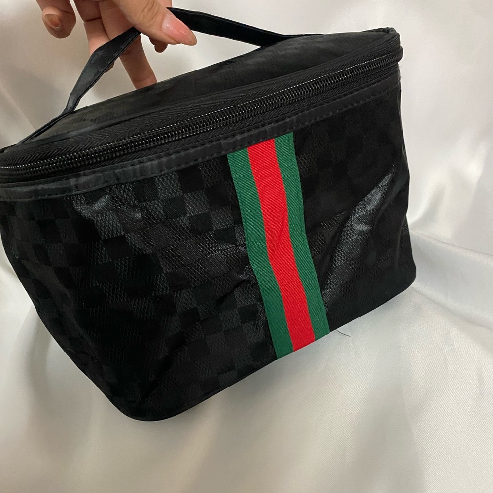 Cosmetic bag